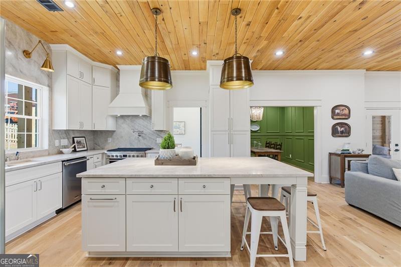 542 Sugar Hill DR NW