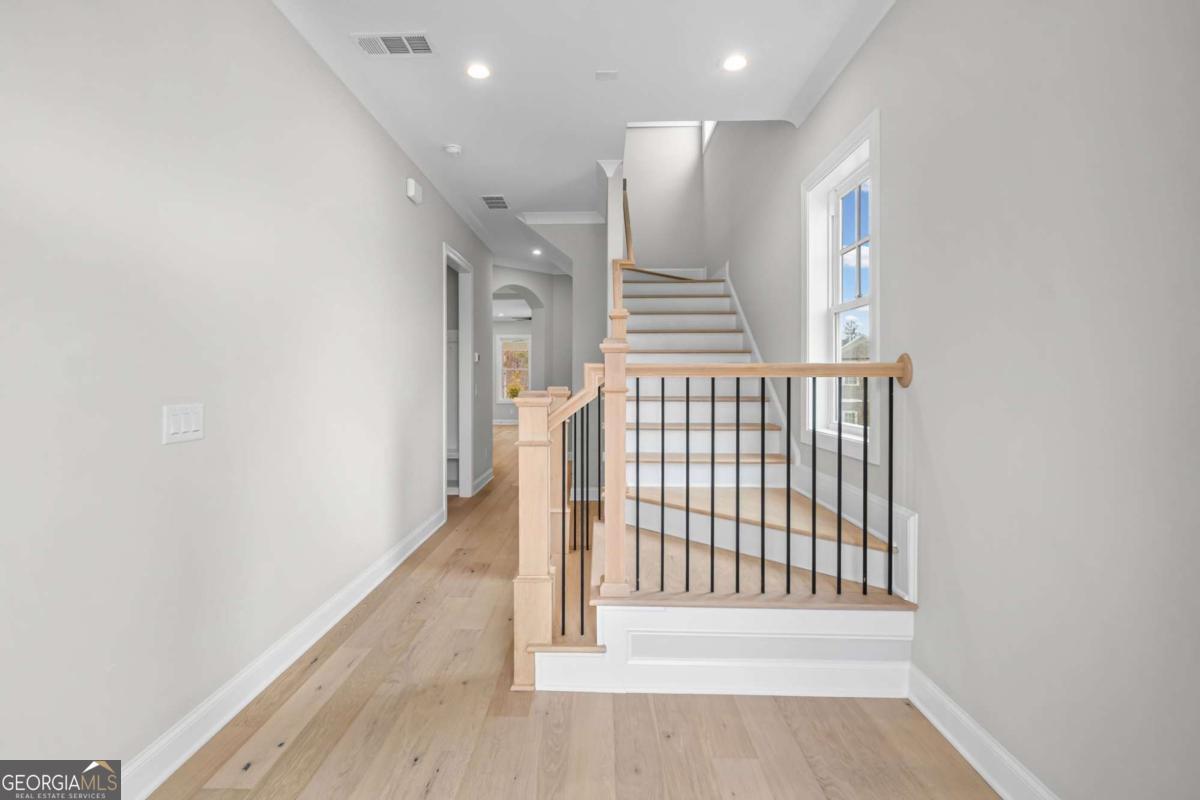 1221 Lakeside Overlook