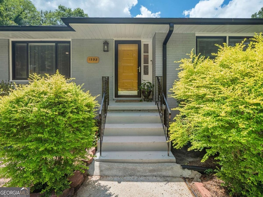 Photo of 1593 Mill Acres Drive SW, Atlanta, GA 30311 (MLS # 10851029)