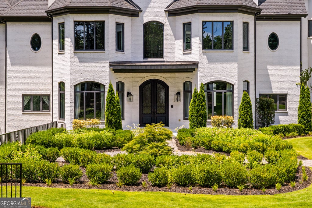 Photo of 5320 Riverview Road NW, Atlanta, GA 30327 (MLS # 10850936)