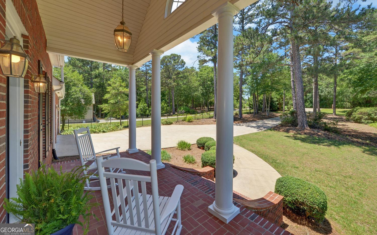 112 North Lake DR