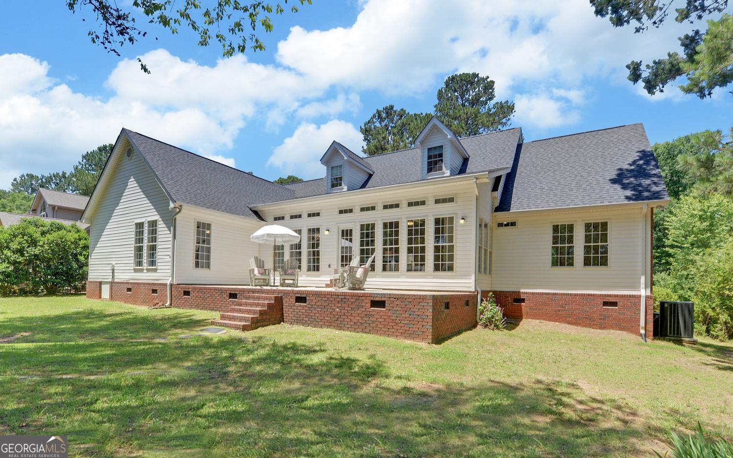 112 North Lake DR