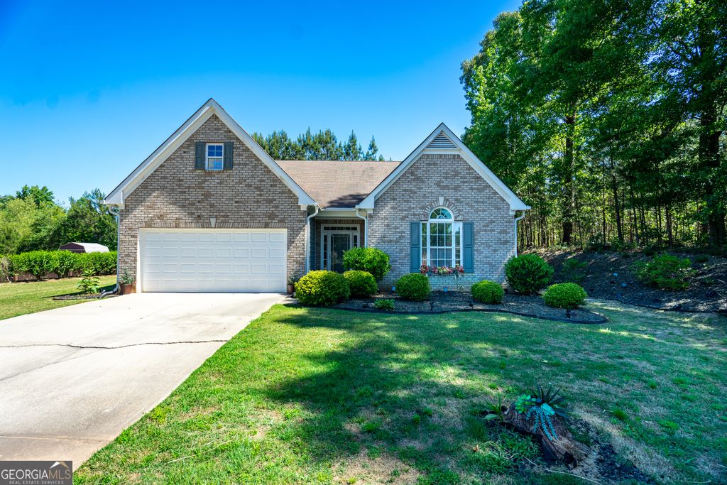 Photo of 5 Honeysuckle Lane, Fairburn, GA 30213 (MLS # 10793453)