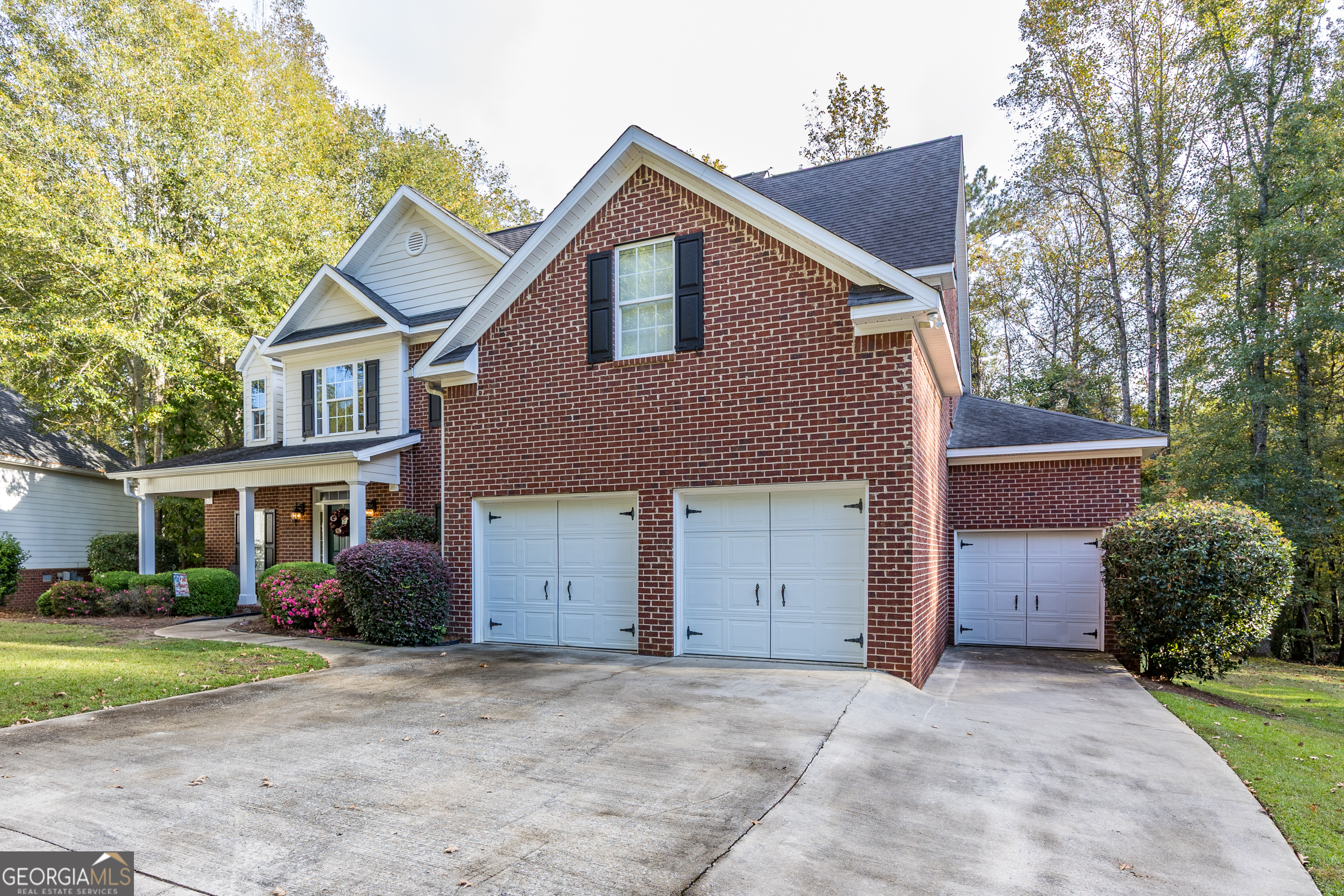 906 Huntcliffe DR