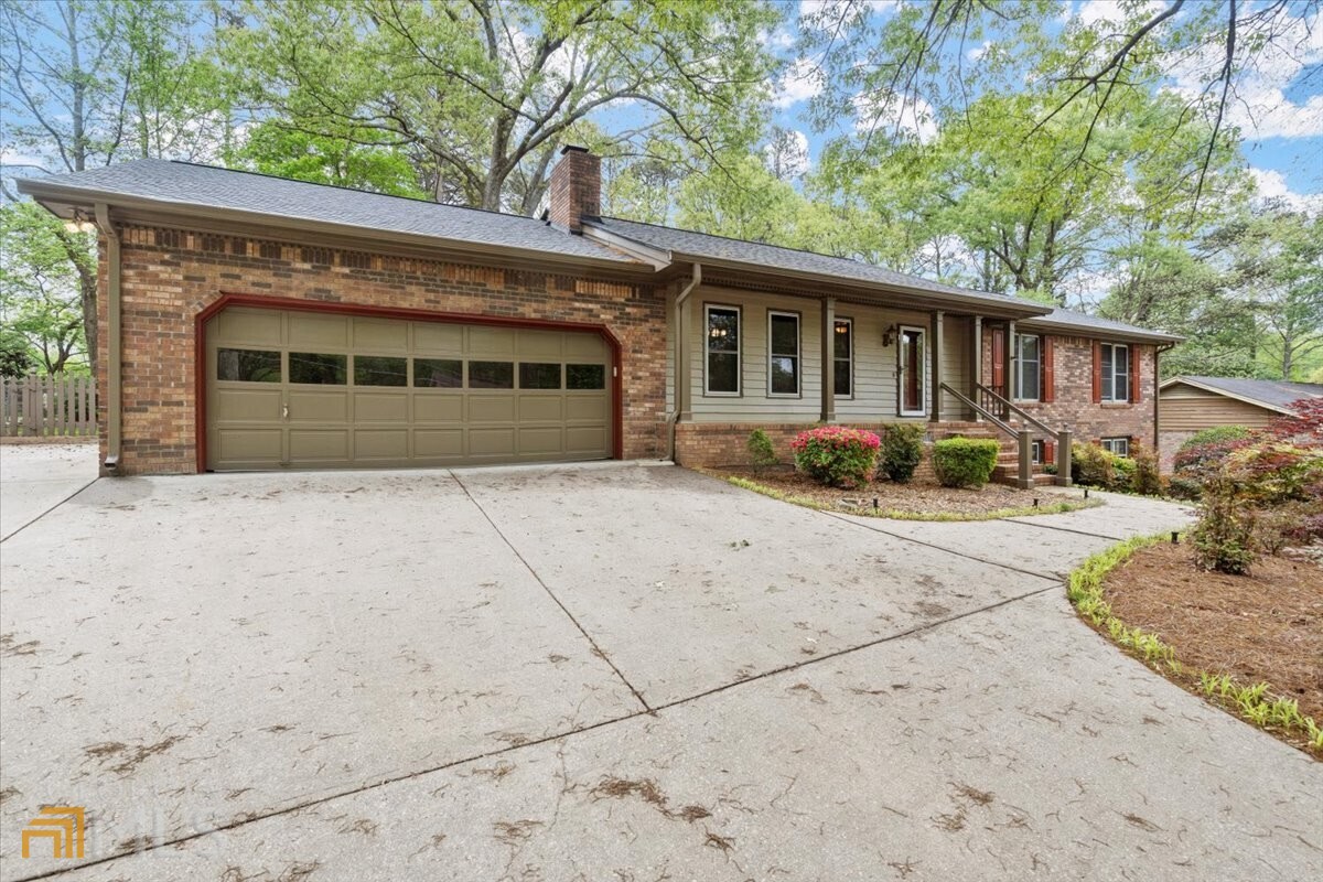 Photo 1 of 24 — 3926 White Oak LN SW, Lilburn, GA 30047