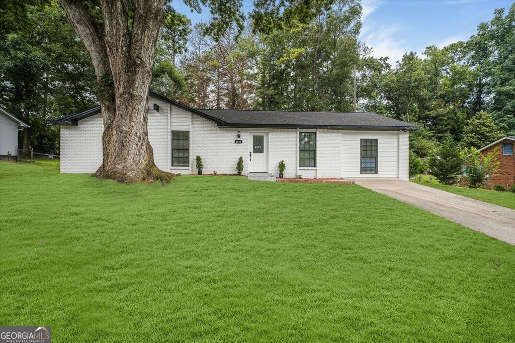 Photo of 6073 Fieldcrest Drive, Morrow, GA 30260 (MLS # 10848549)