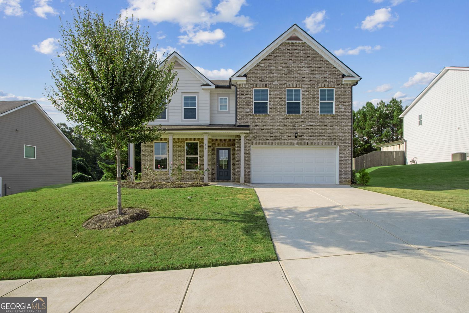 Welcome to this well-maintained 4-bedroom, 2.5-bath home that blends comfort, style, and functionality. Perfectly designed for modern living, the open-concept main floor features a spacious living area that flows seamlessly into the kitchen-complete with granite countertops, stainless steel appliances, and ample cabinet space. Upstairs, you'll find all four generously sized bedrooms, including a spacious primary suite offering a relaxing retreat. The ensuite bathroom boasts dual vanities, a separate soaking tub, and a walk-in shower-ideal for unwinding after a long day. Located in the highly sought after Jefferson school district, minutes from downtown Jefferson, downtown winder, shopping and restaurants. Schedule your showing today.