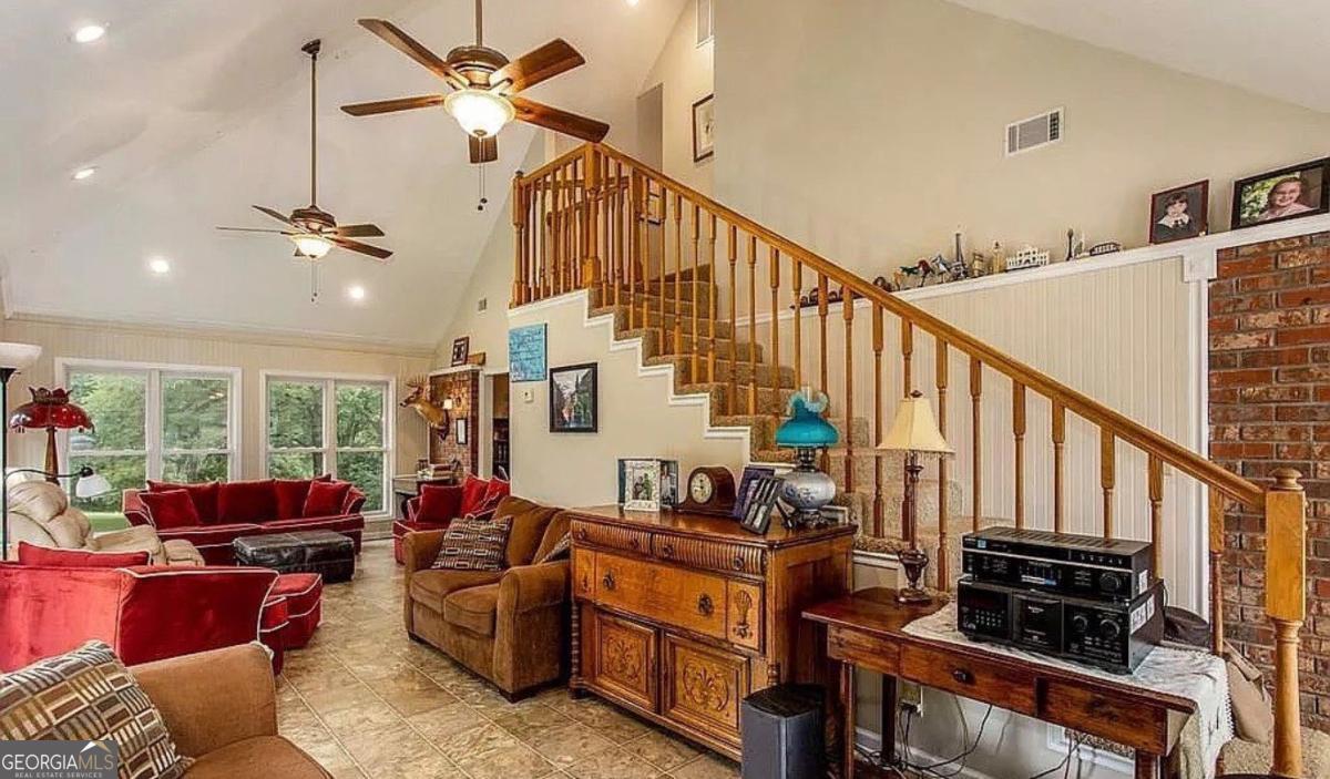 244 Woodridge WAY