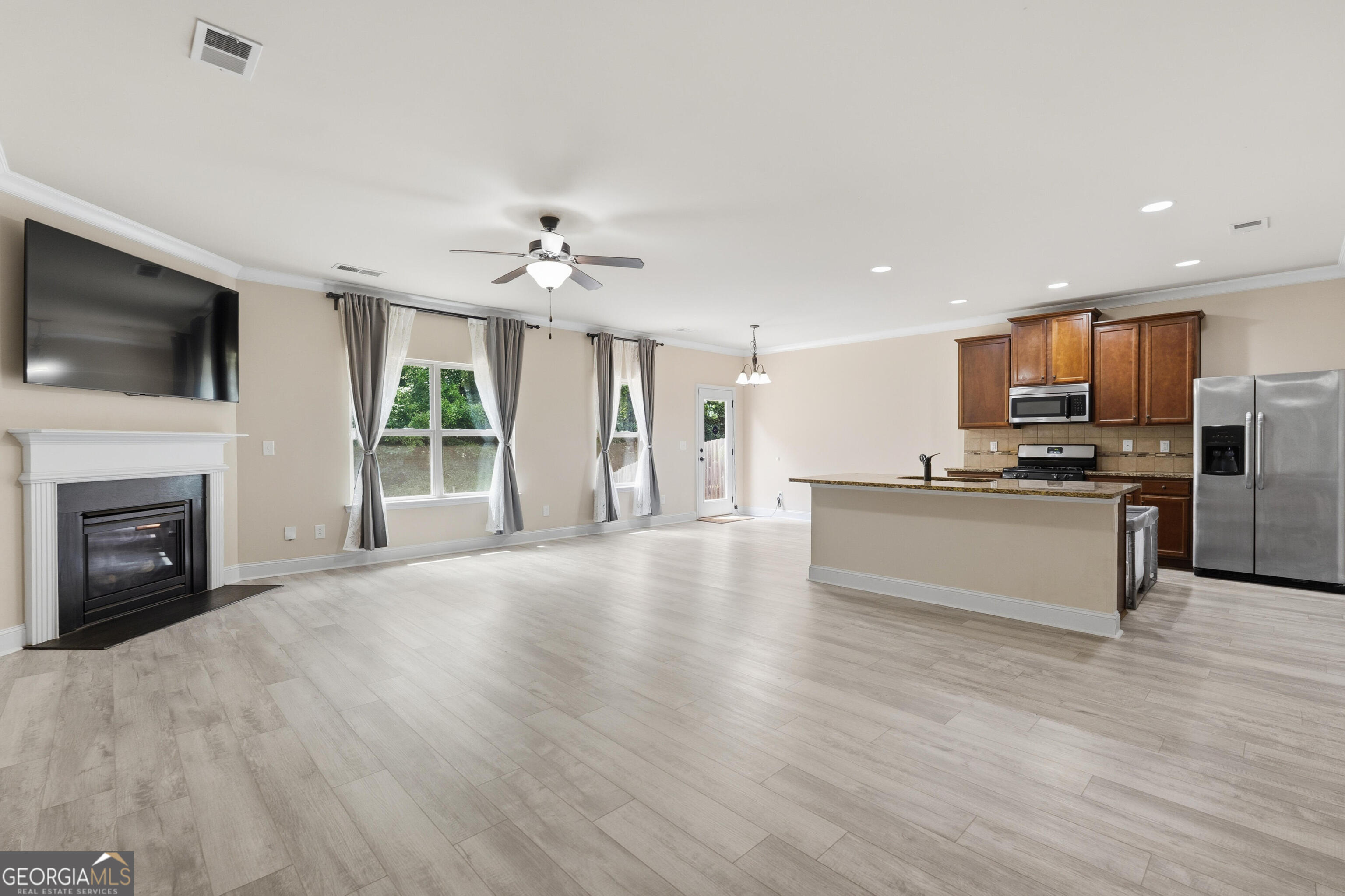2777 Lakeview WALK