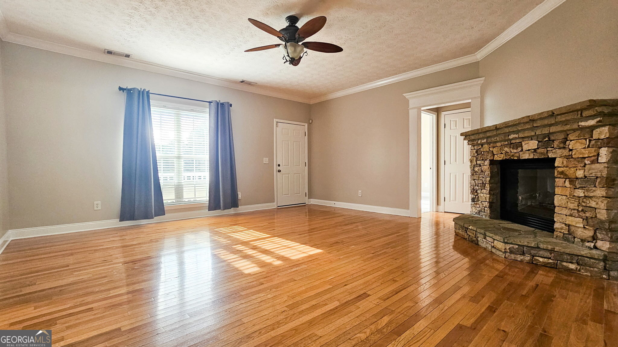 211 Sara Jane LN