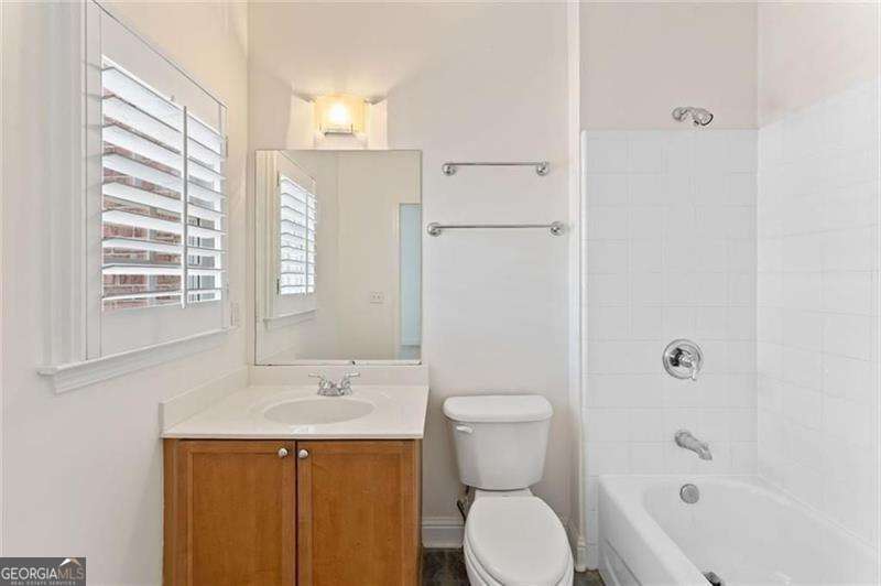 Smyrna, Georgia 30082, United States, 3 Bedrooms Bedrooms, ,4 BathroomsBathrooms,Residential,Active,241208