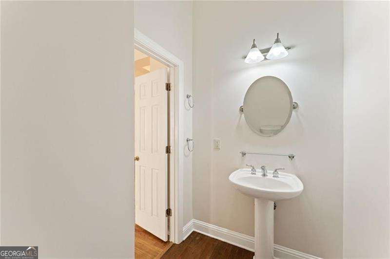 Smyrna, Georgia 30082, United States, 3 Bedrooms Bedrooms, ,4 BathroomsBathrooms,Residential,Active,241208