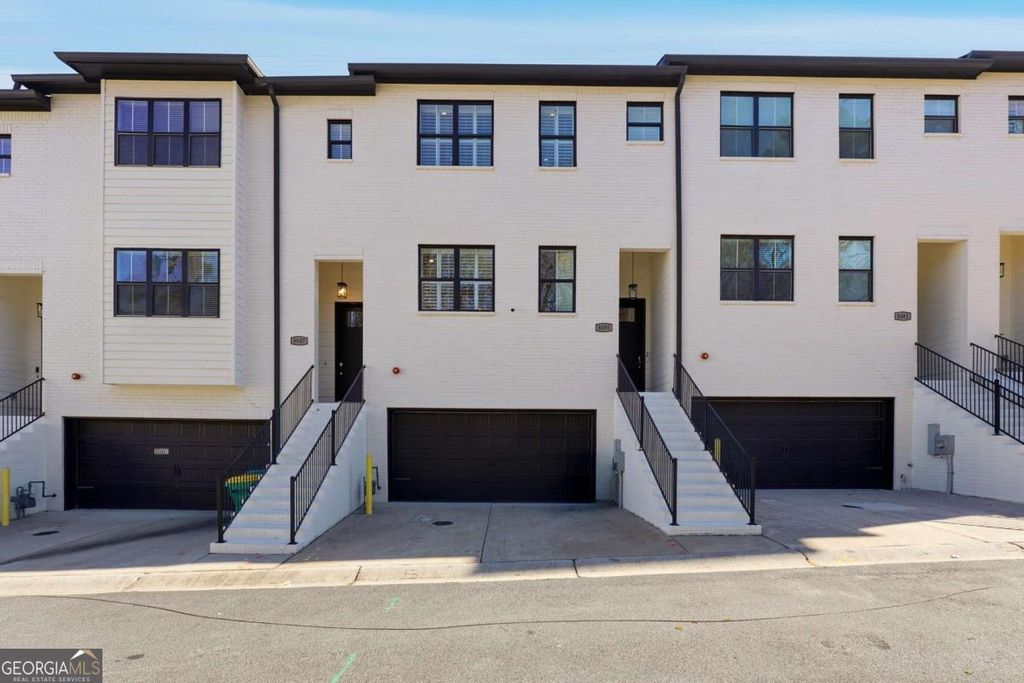 Photo of 8005 Linfield Way, Atlanta, GA 30350 (MLS # 10680080)