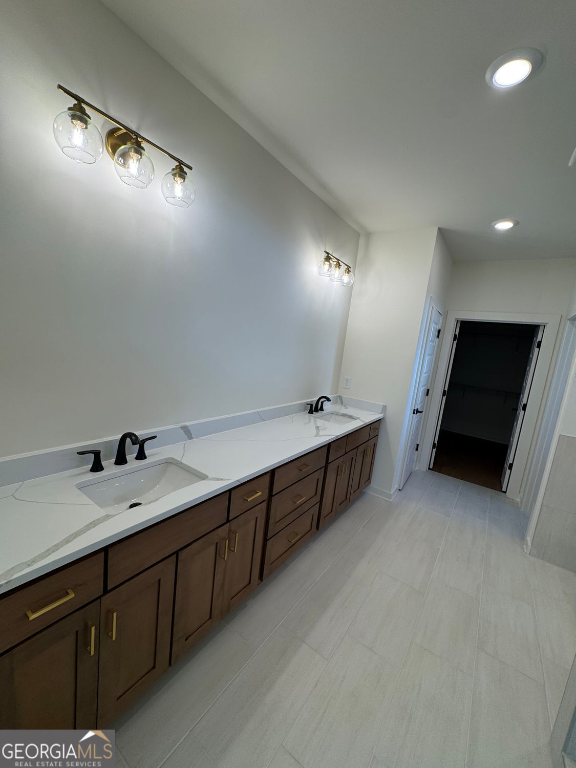 Gainesville, Georgia 30506, United States, 5 Bedrooms Bedrooms, ,5 BathroomsBathrooms,Residential,Active,219955