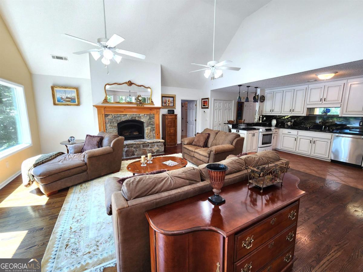 1570 Pointe Royal RD