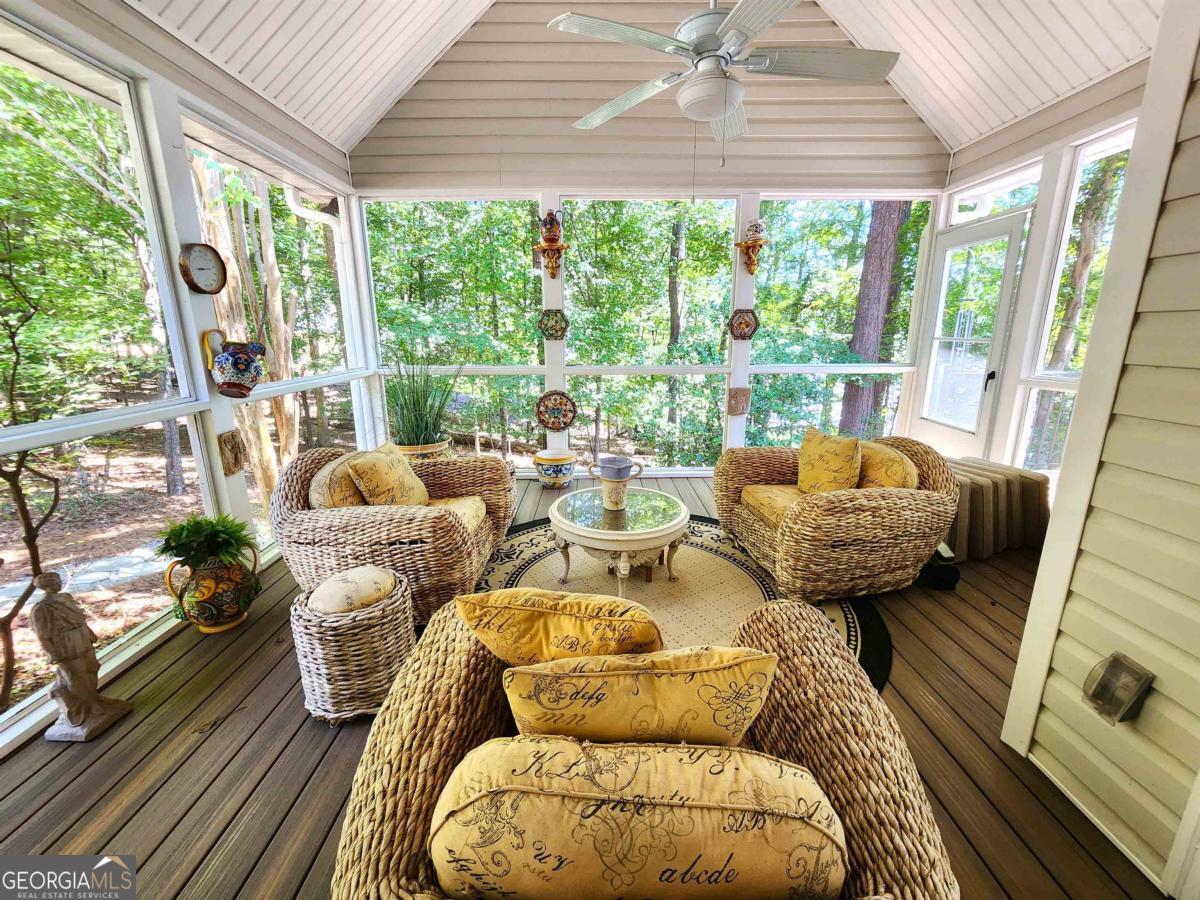 1570 Pointe Royal RD