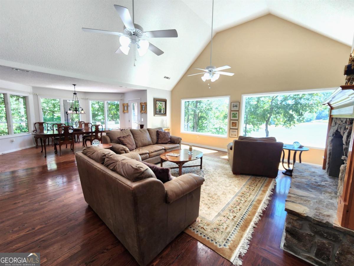 1570 Pointe Royal RD