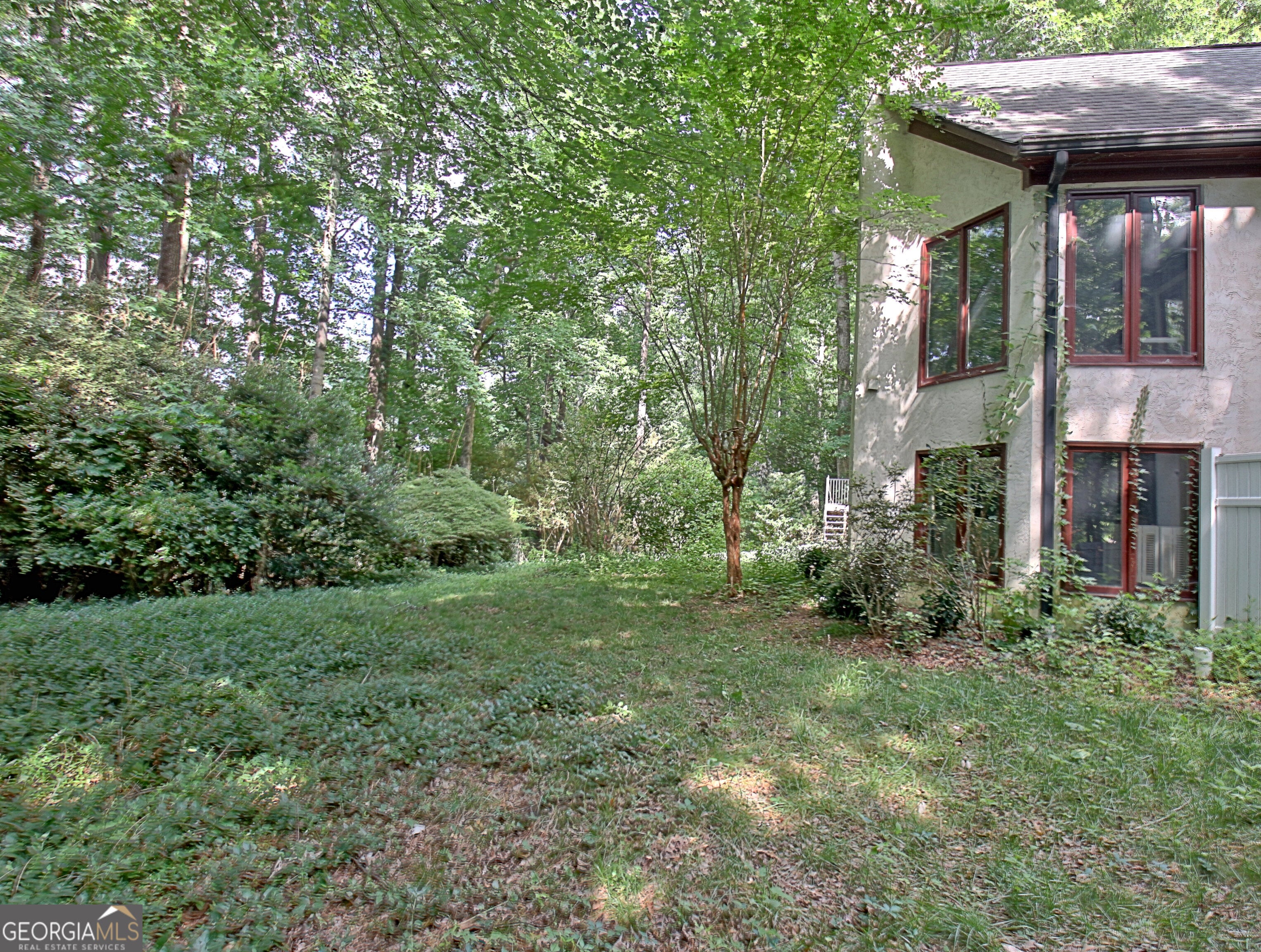 121 Lakeside DR
