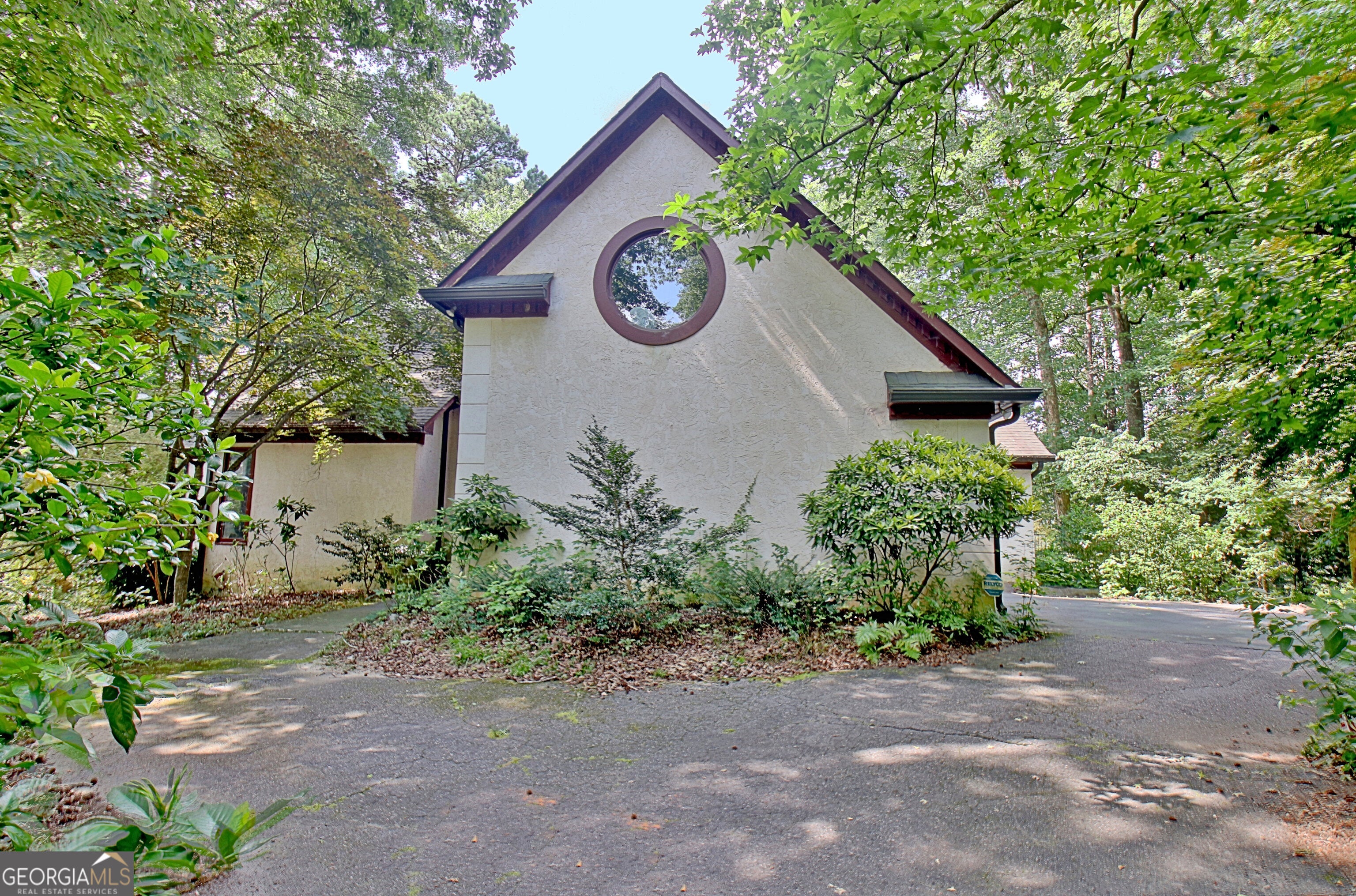 121 Lakeside DR