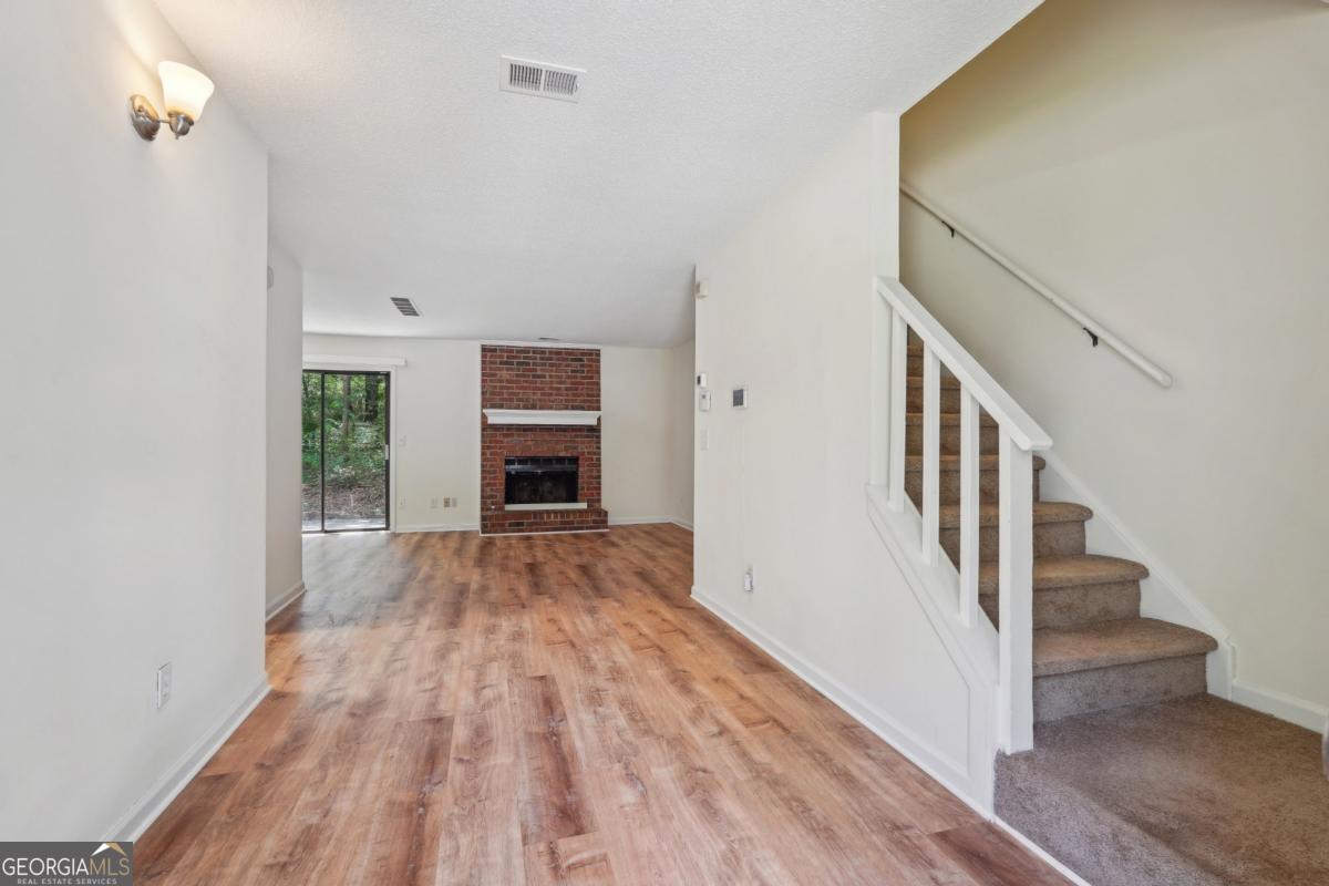 4017 Hawthorne CIR SE