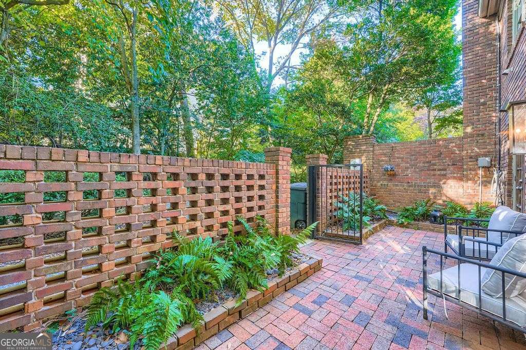 Olde Ivy Square - Residential