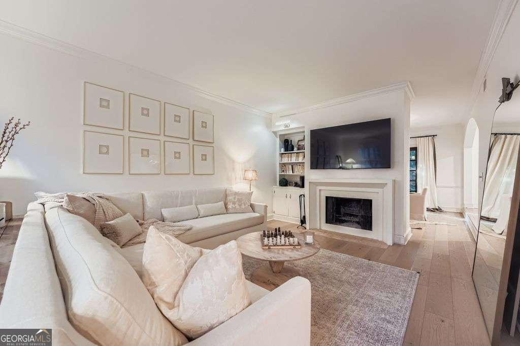Olde Ivy Square - Residential