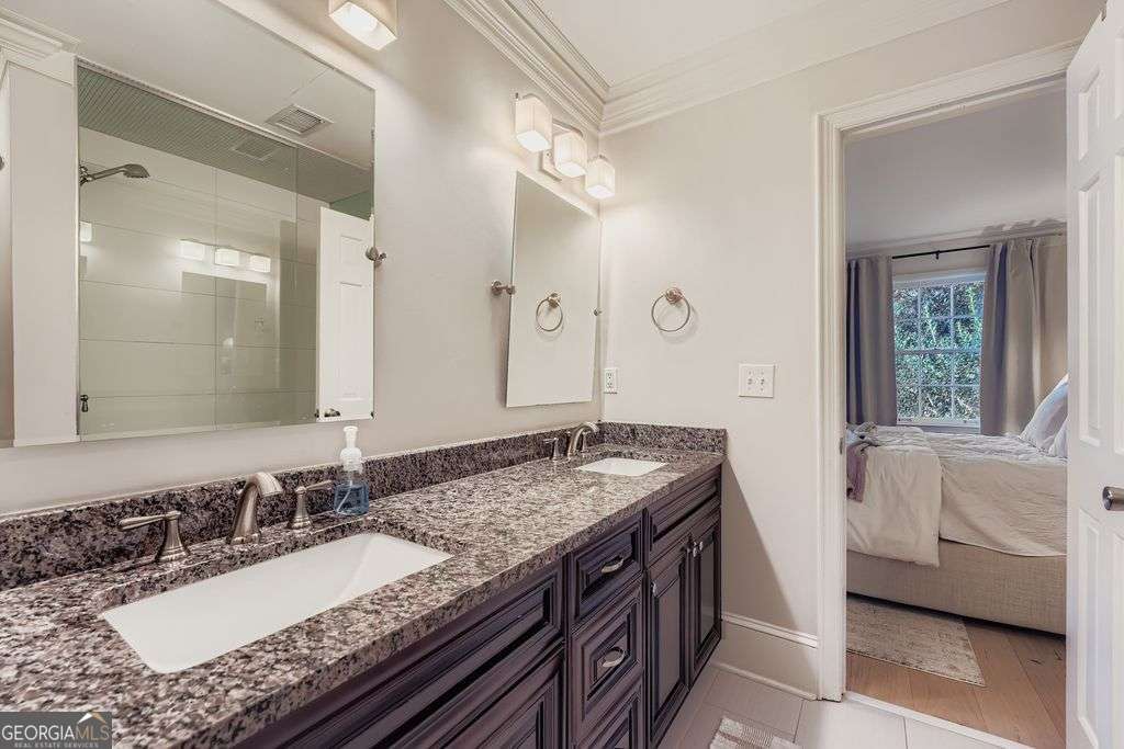 Olde Ivy Square - Residential