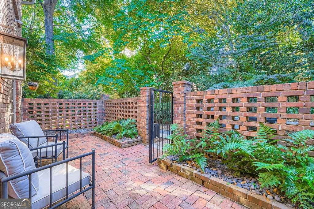 Olde Ivy Square - Residential