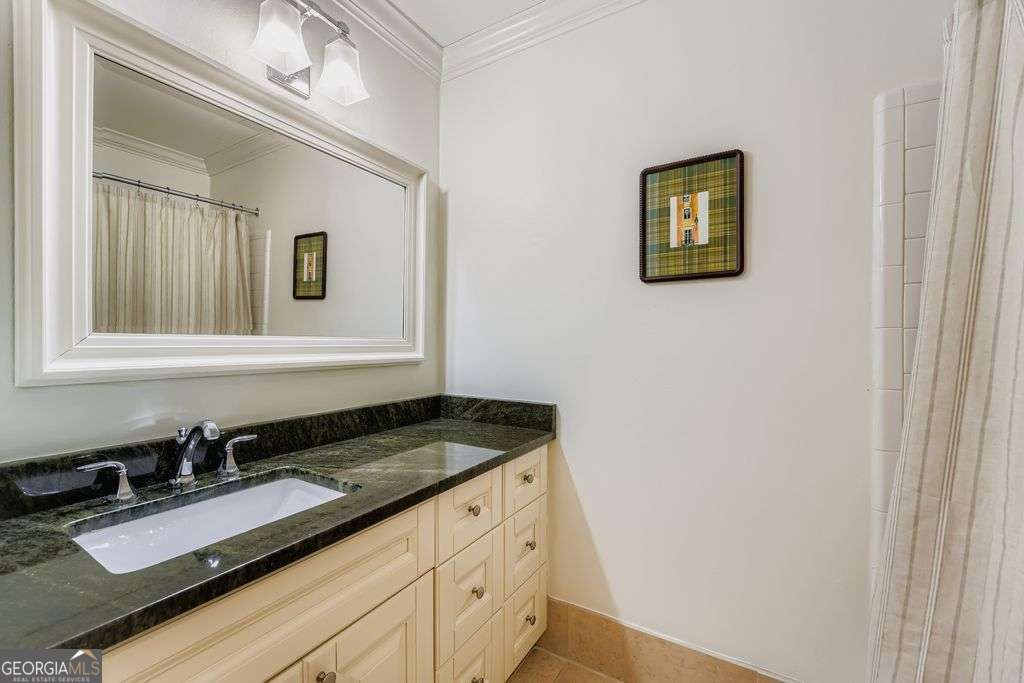 Olde Ivy Square - Residential