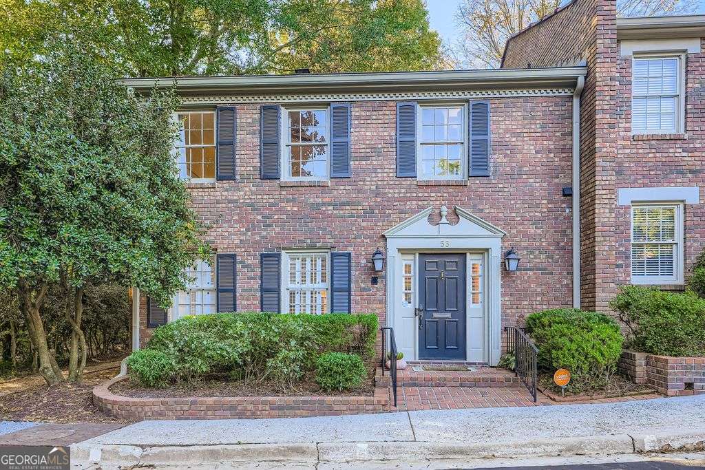 Olde Ivy Square - Residential