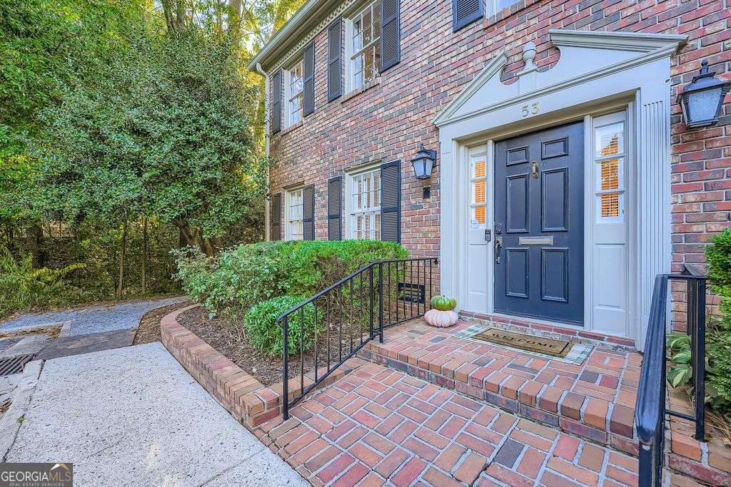 Olde Ivy Square - Residential