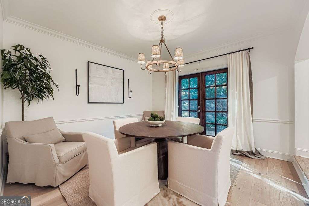 Olde Ivy Square - Residential