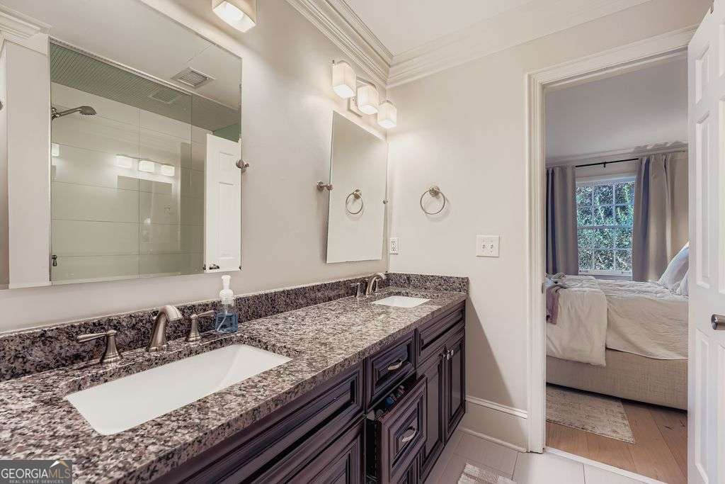 Olde Ivy Square - Residential