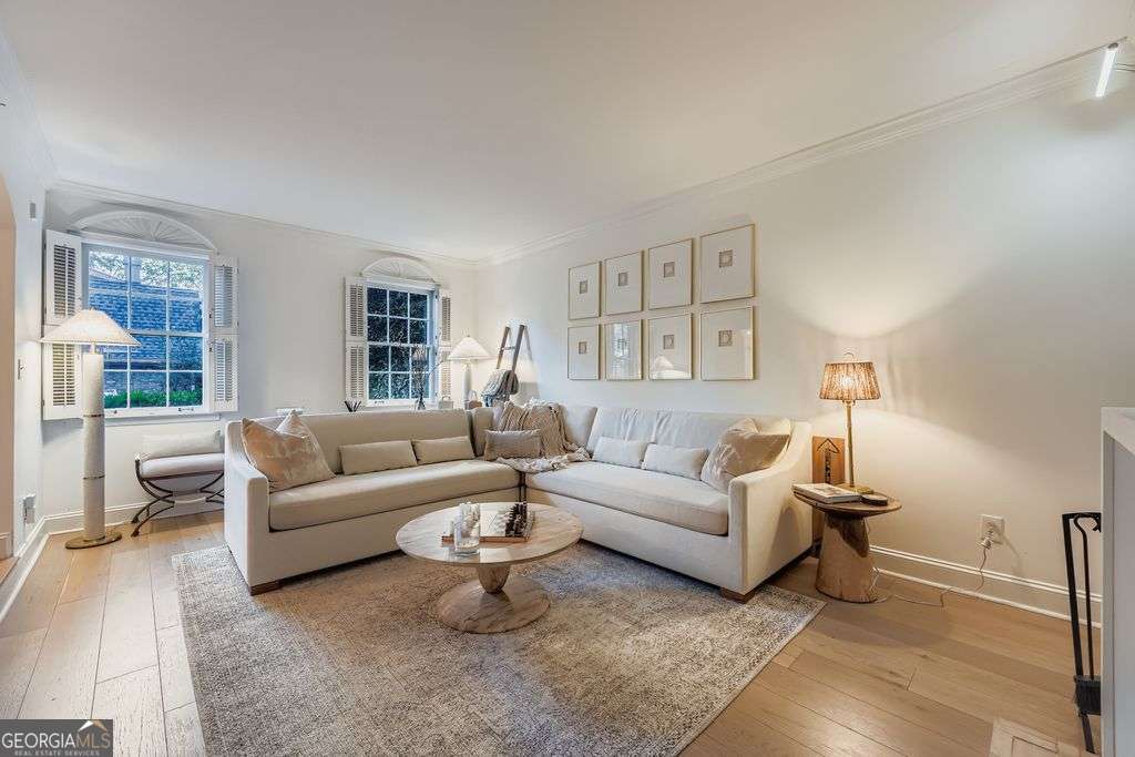 Olde Ivy Square - Residential
