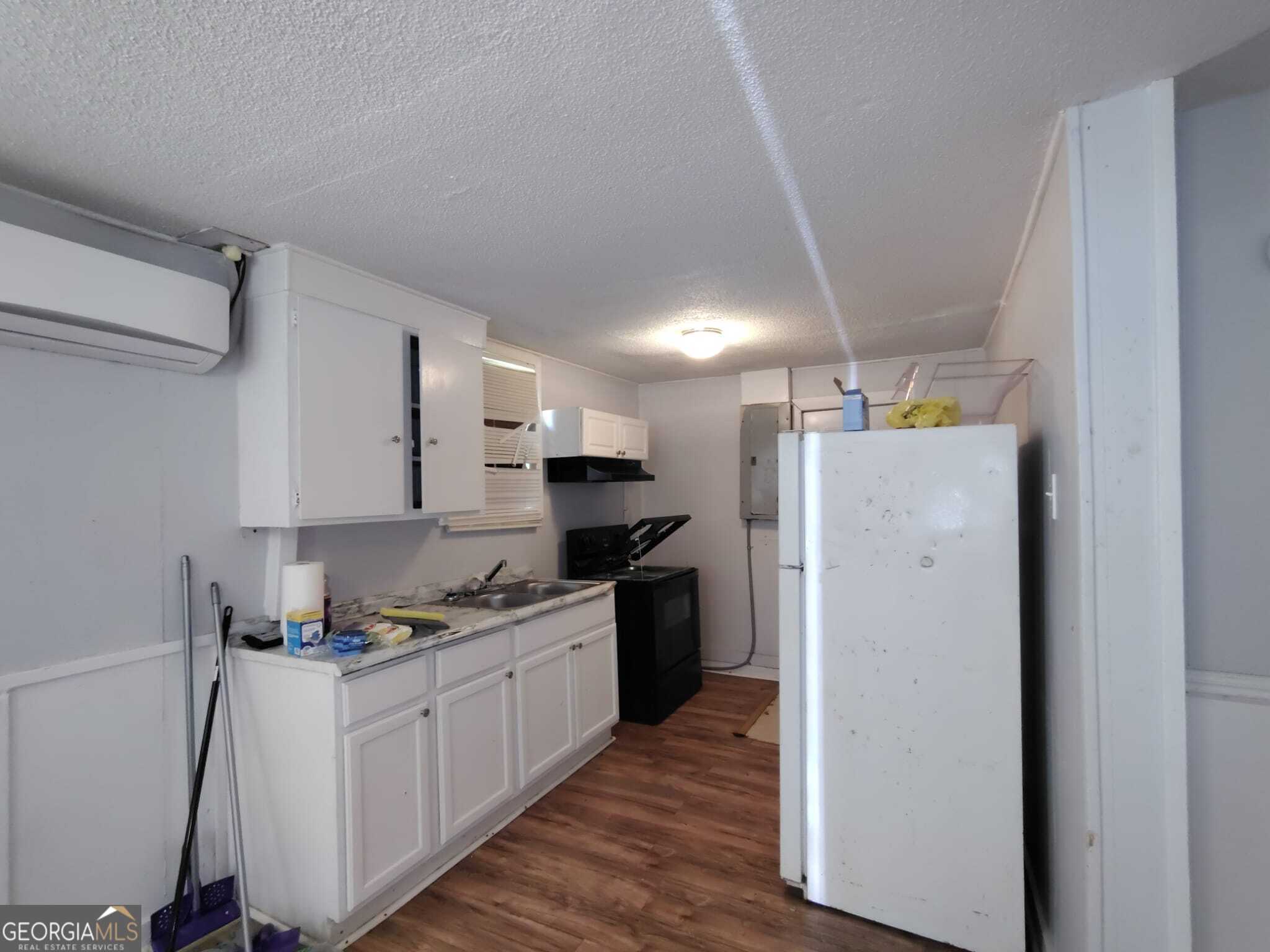 107 Roberts ST