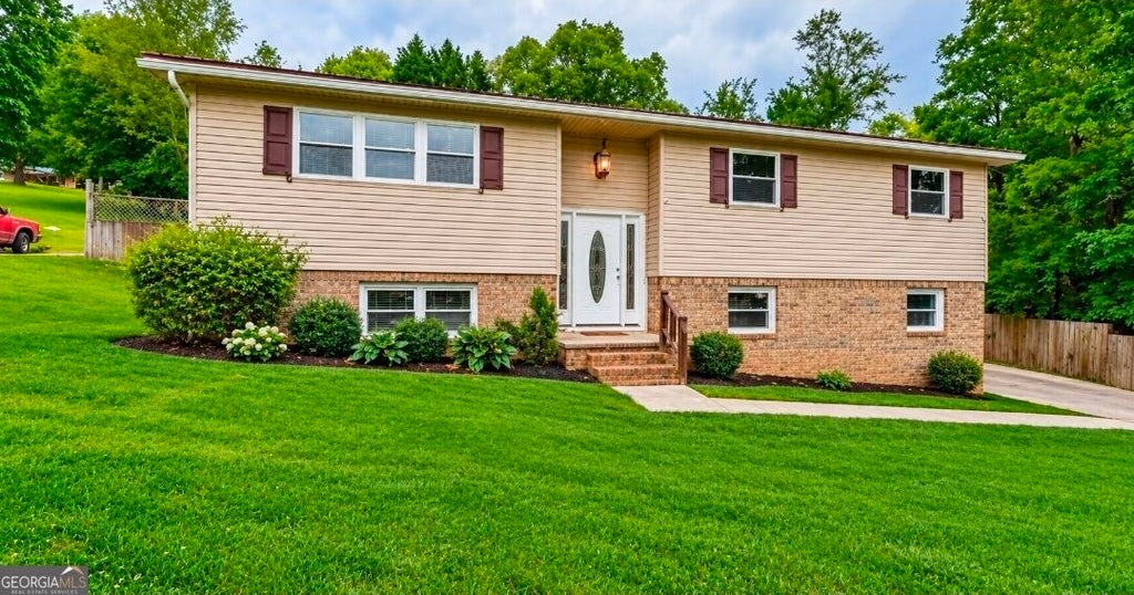 Photo of 72 Gregory Lane, La Fayette, GA 30728 (MLS # 10866738)