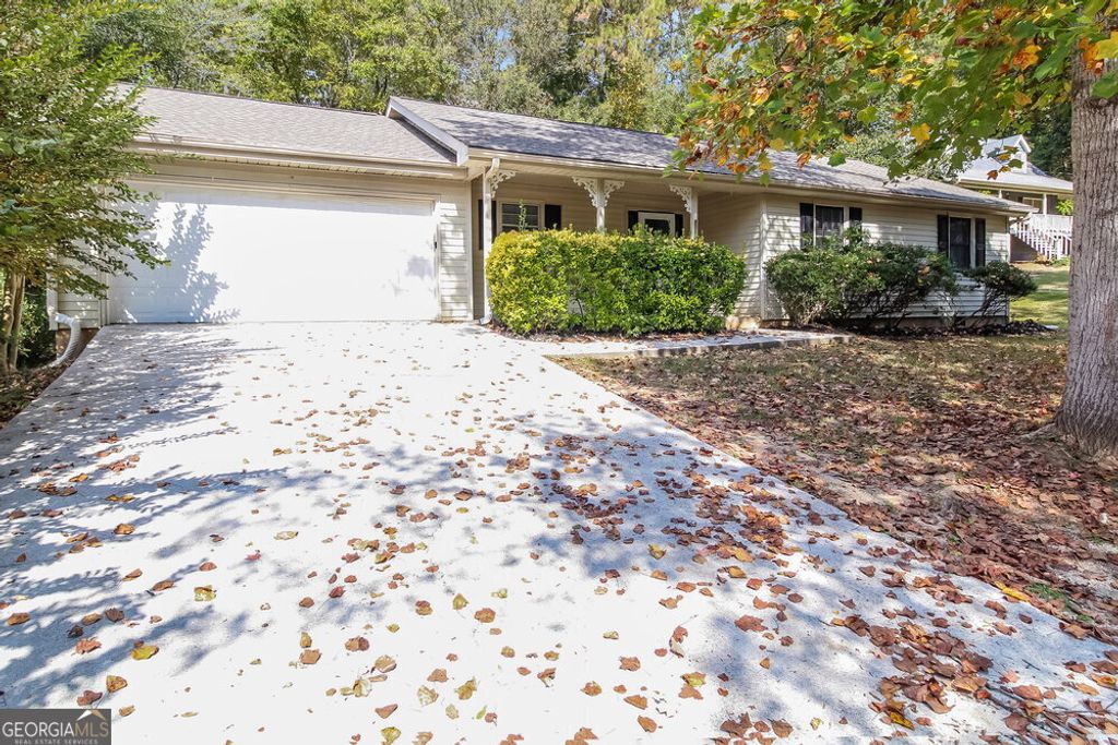 Photo of 3010 Randolph Court NE, Conyers, GA 30012 (MLS # 10703193)