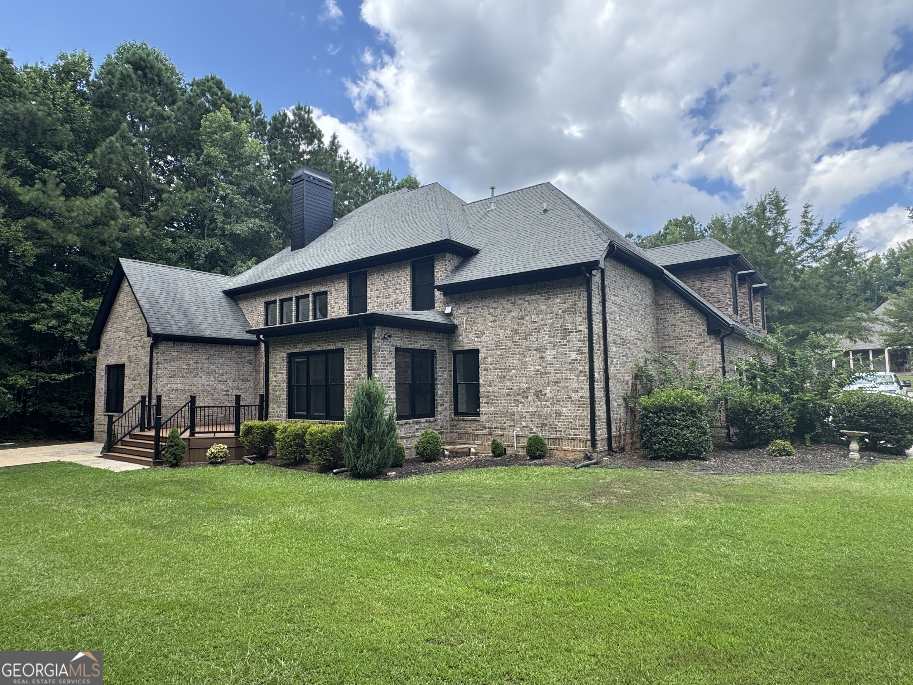 1022 Waverly DR
