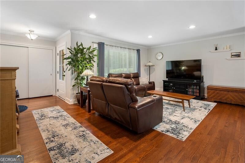 3355 Embry CIR