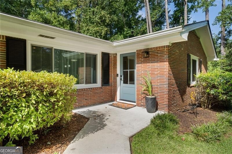 3355 Embry CIR