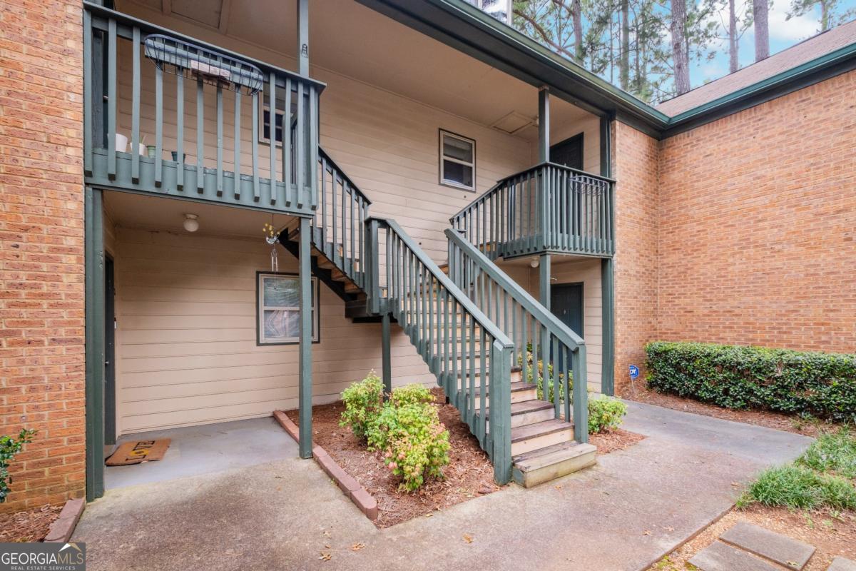 Spacious TOP FLOOR END UNIT in the heart of Duluth! Move in ready 2 bed/2 bath + a big sunroom, and plenty of storage space. Featuring engineered hard wood floors, newer water heater and HVAC (replaced in 2022), roommate floor plan. Located in a wonderful gated community just minutes away from Downtown Duluth, The Forum and major highways and interstates! (Any and all furniture+decor can remain with the property if Buyer wants it)
