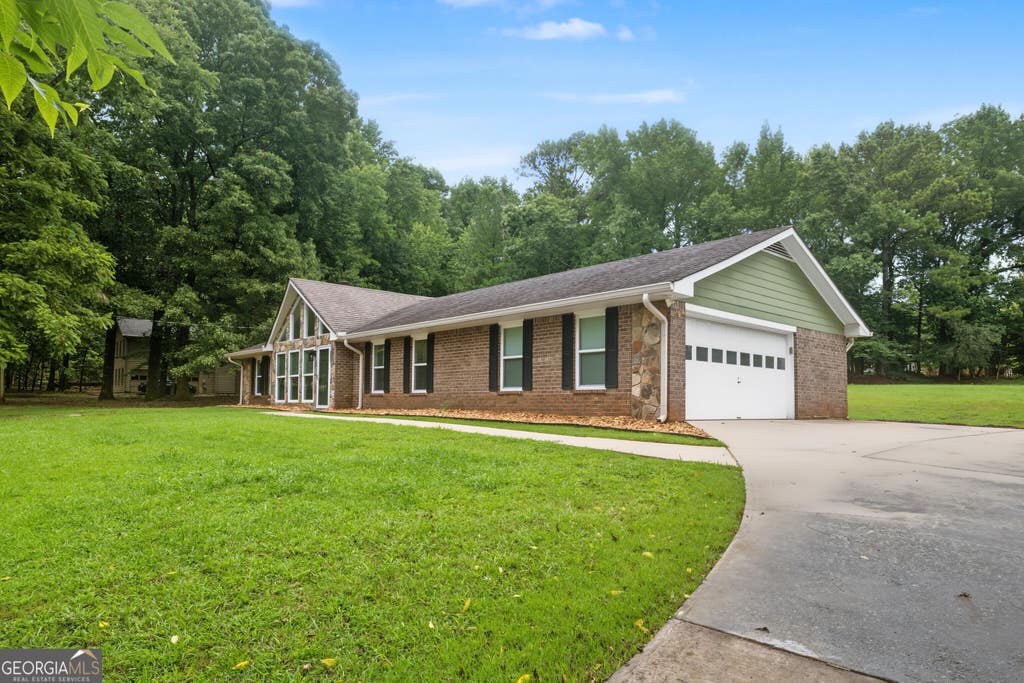 Photo of 165 Hilo Road, Fayetteville, GA 30215 (MLS # 10815146)