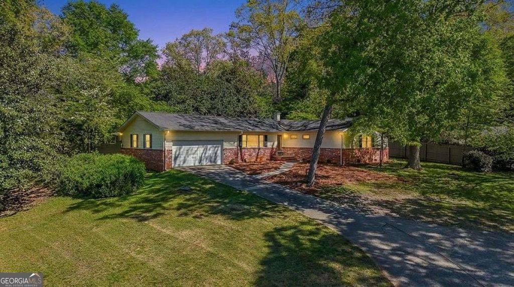 Photo of 636 Holly Drive, Gainesville, GA 30501 (MLS # 10729614)