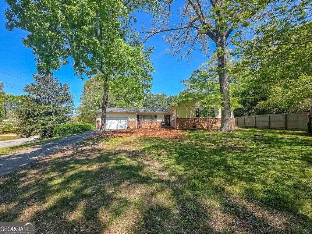 Photo of 636 Holly Drive, Gainesville, GA 30501 (MLS # 10729614)