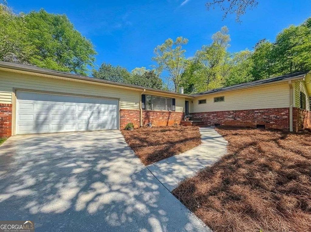 Photo of 636 Holly Drive, Gainesville, GA 30501 (MLS # 10729614)