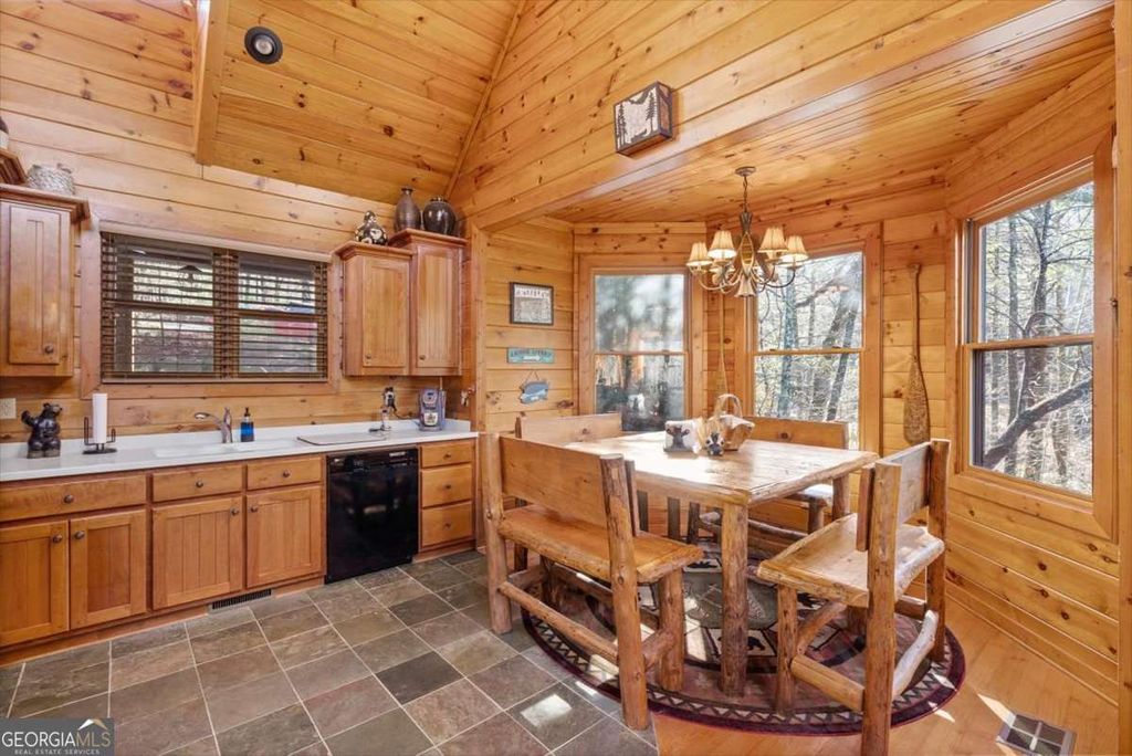 Photo of 141 Winnebago Trail, Chatsworth, GA 30705 (MLS # 10758867)