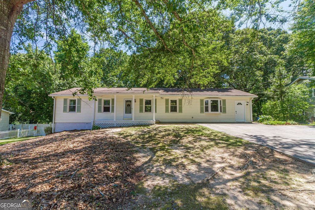 Photo of 1527 Bennett Road, Grayson, GA 30017 (MLS # 10769475)