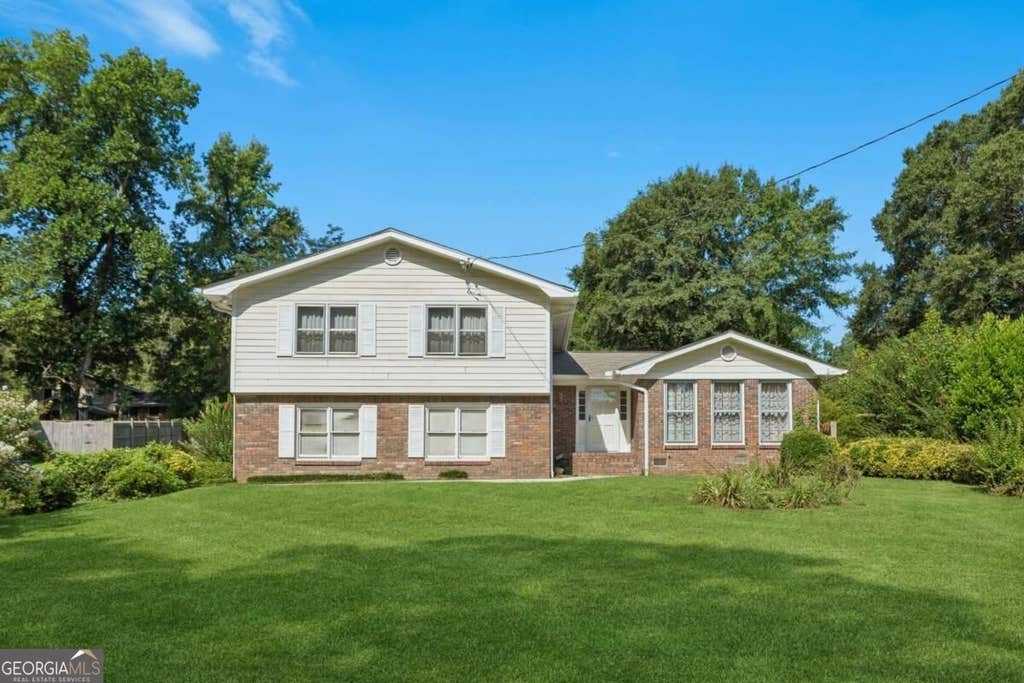 Photo of 6876 Kingsboro Drive, Lithia Springs, GA 30122 (MLS # 10830428)
