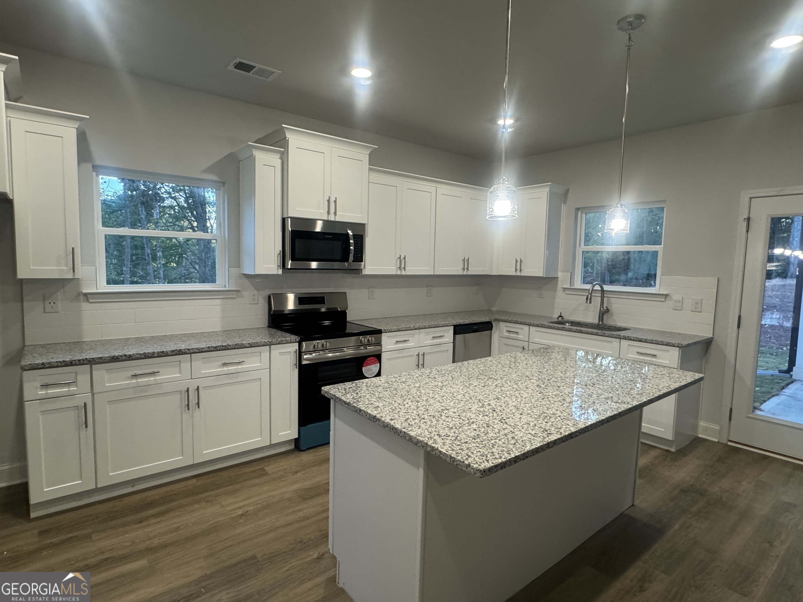 606 Walnut Creek PKWY