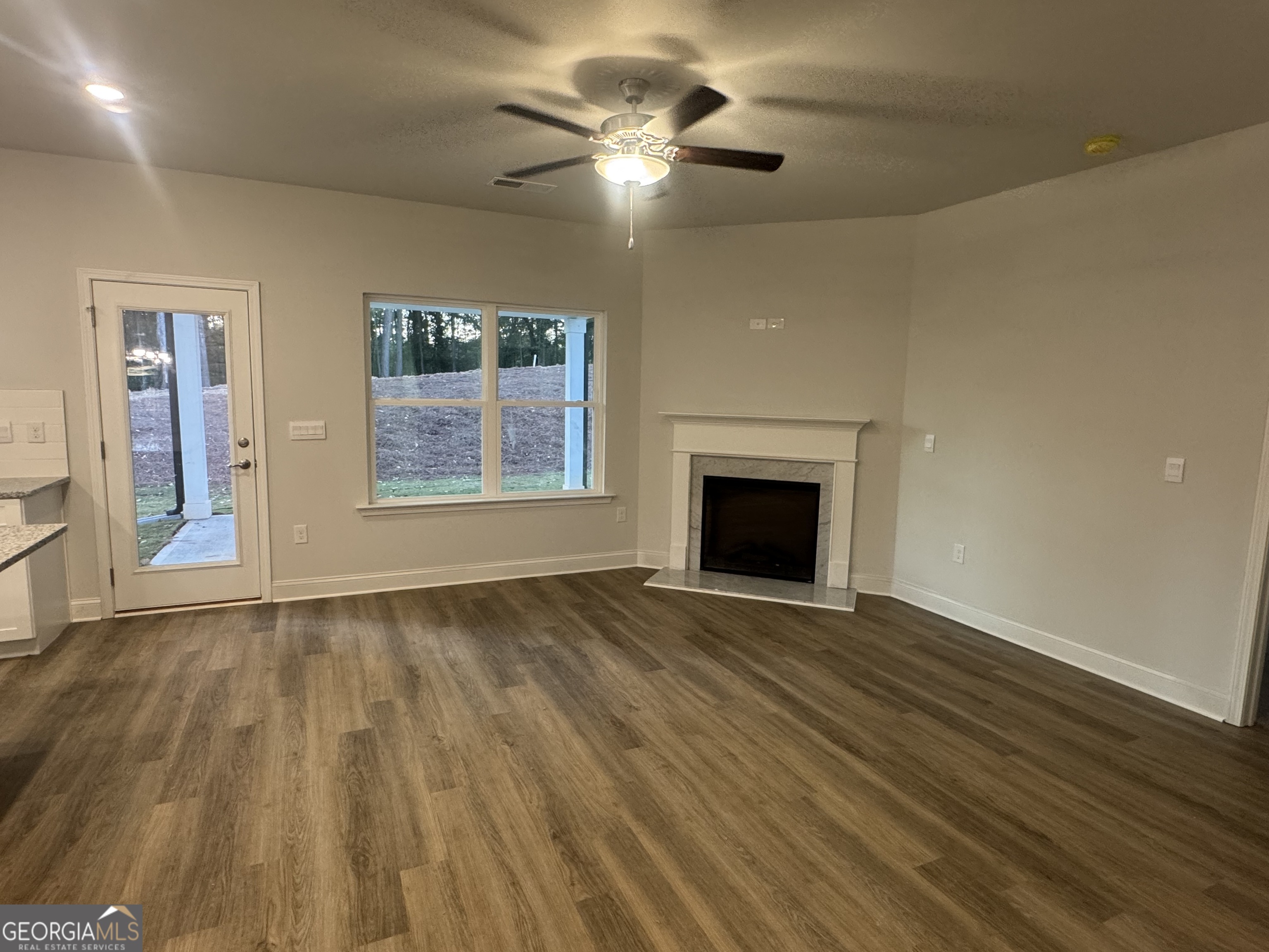 606 Walnut Creek PKWY